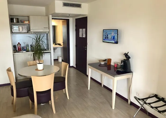 100 M Gare - 4 Places Avec Balcon 10mn Sanctuaire * Lourdes