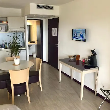 100 M Gare - 4 Places Avec Balcon 10mn Sanctuaire * Λούρδη